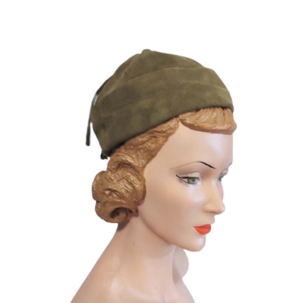 Olive Green Real Suede 1960s Vintage Round Pillbox Beanie Hat With A Tassel